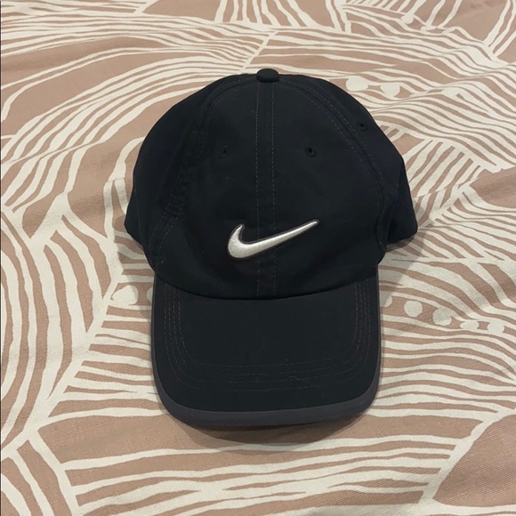 Nike Accessories - Women’s Nike Golf Cap Nike Accessories - Women’s Nike Golf Cap